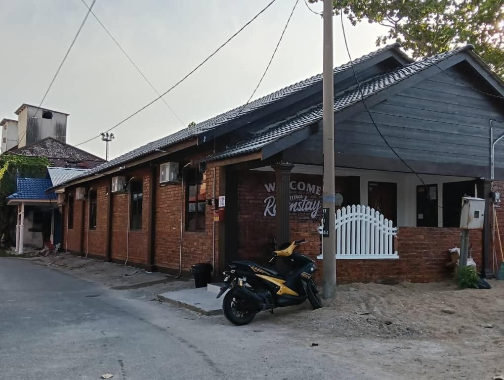 Roomstay By Abe Cottage Kampung Kuala Besut Exterior photo
