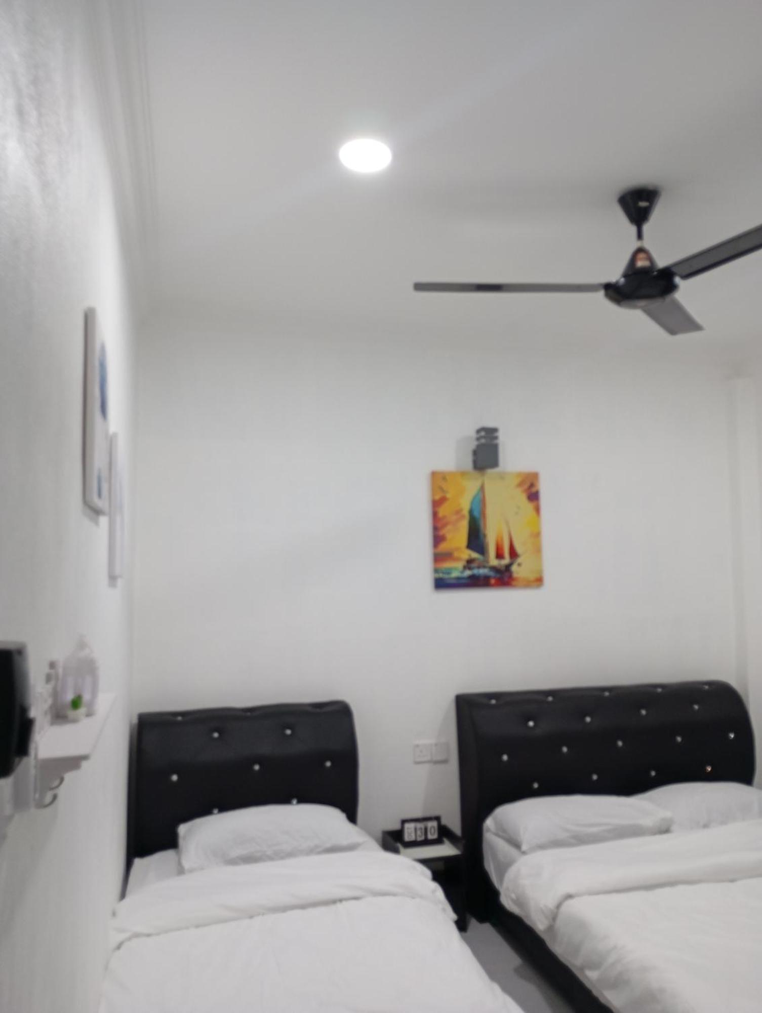 Roomstay By Abe Cottage Kampung Kuala Besut Room photo