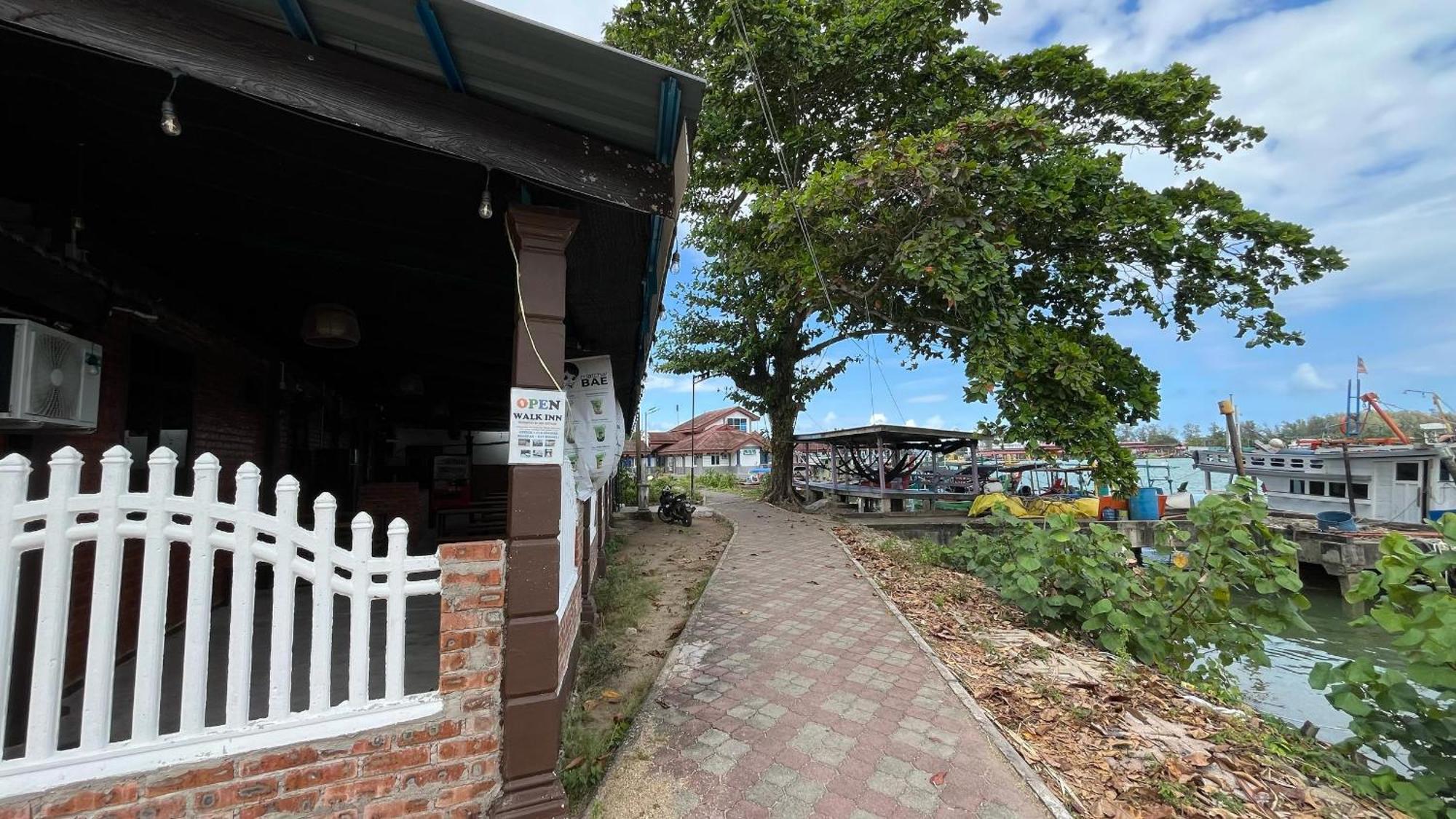 Roomstay By Abe Cottage Kampung Kuala Besut Exterior photo